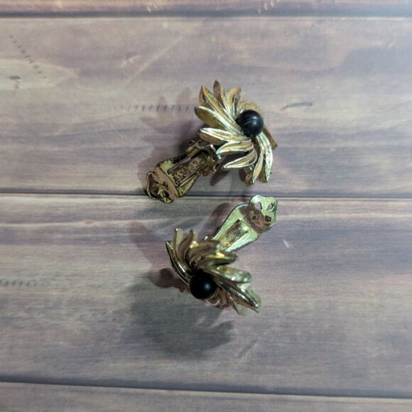 Gold-Tone Vintage Lisner Spiral Clip-On Earrings Black Center Retro Statement - Picture 2 of 6